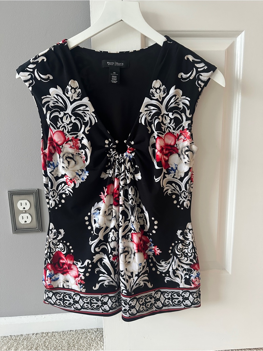 White House Black Market Black Floral Sleeveless Top